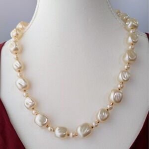 Vintage Baroque Acrylic Faux Pearl Costume Necklace 23" LT139